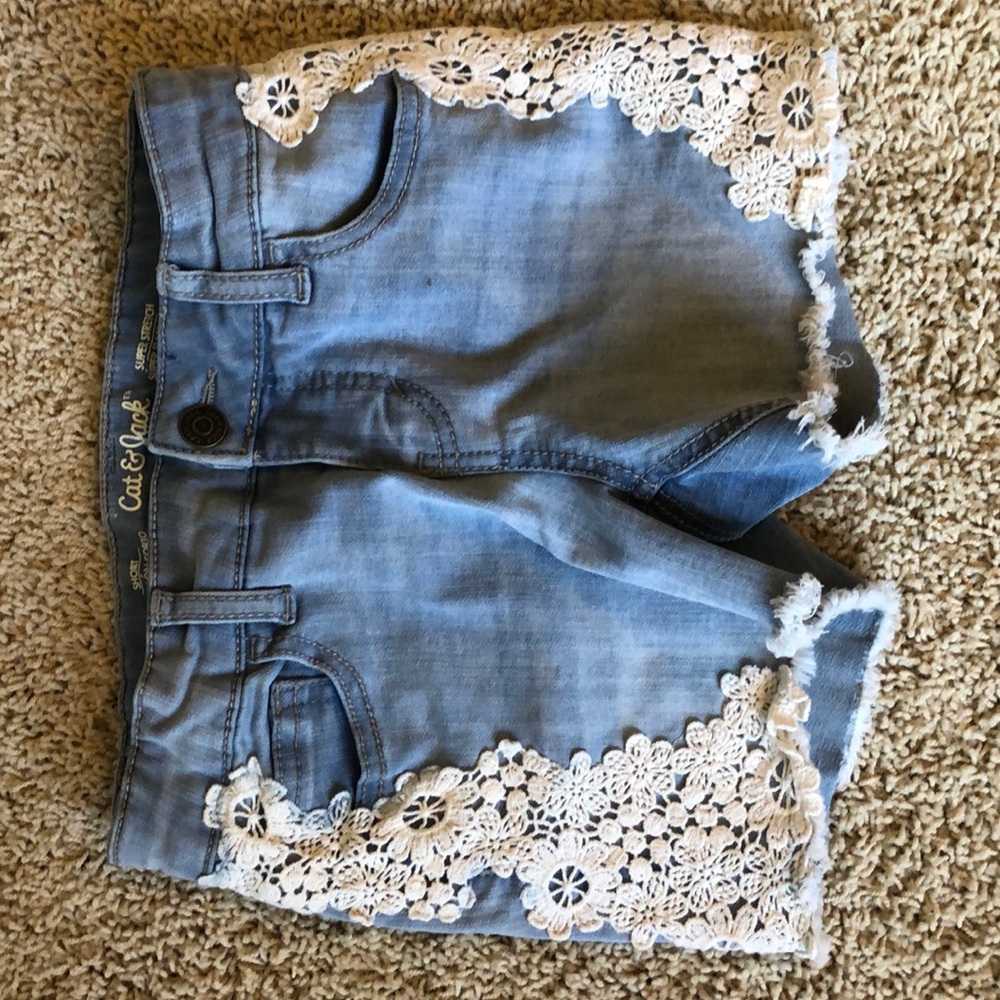 Cat and jack jean shorts size size 7/8